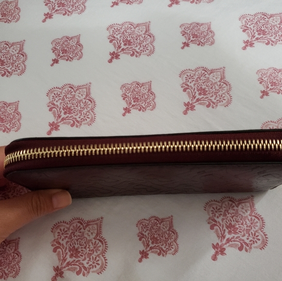 Burberry Monogram Leather Ziparound Wallet - Picture 2 of 7